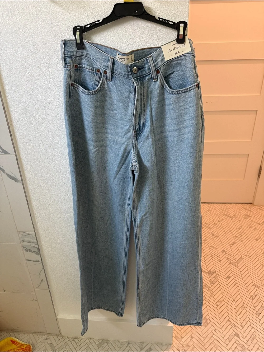 Abercrombie & Fitch classic light